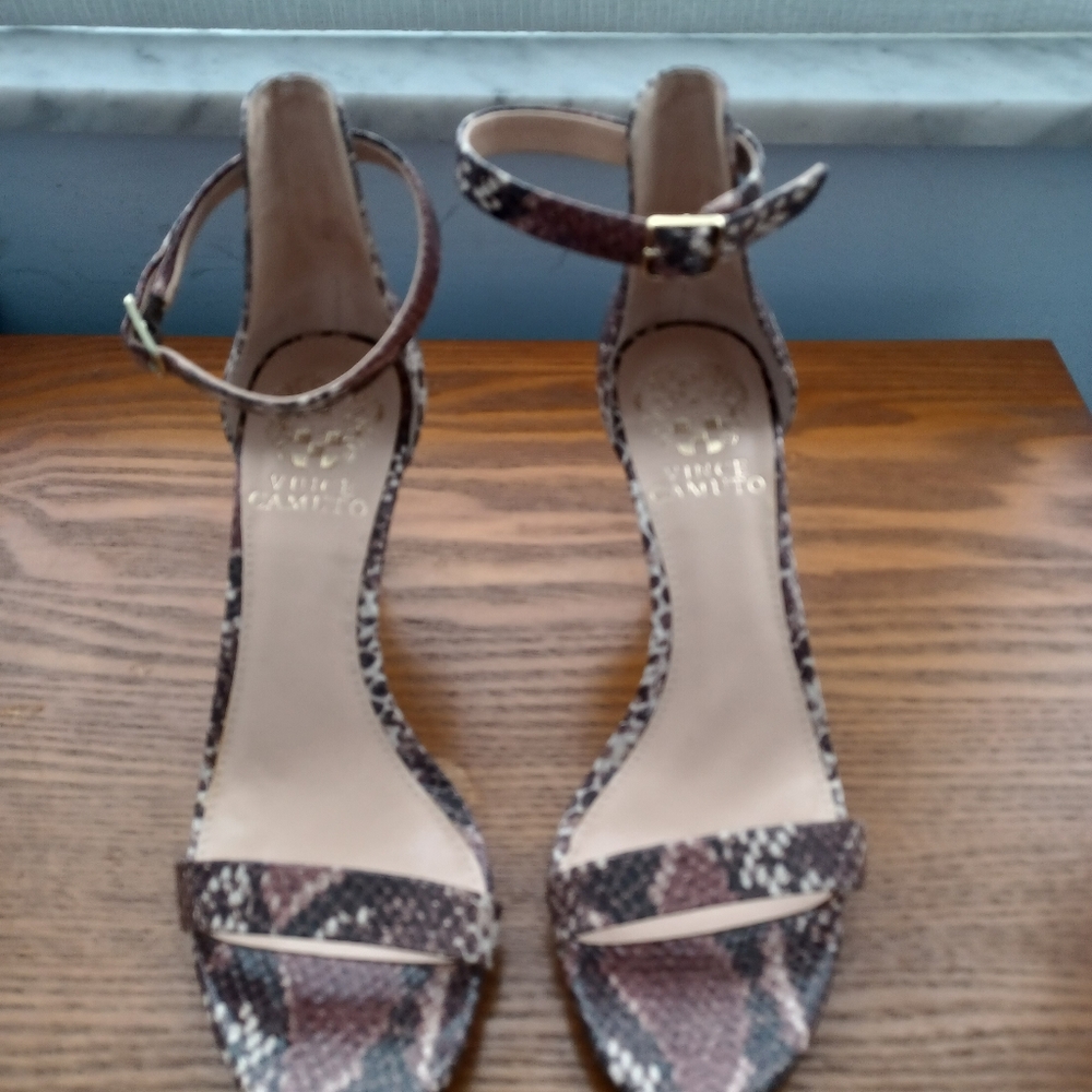 Shoe - Picture 3 of 4
